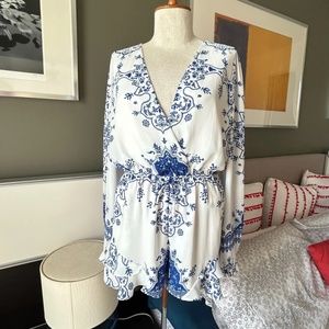 Lovers + Friends Long Sleeve Romper V-Neck Ruffled Hem Loose Cute SMALL